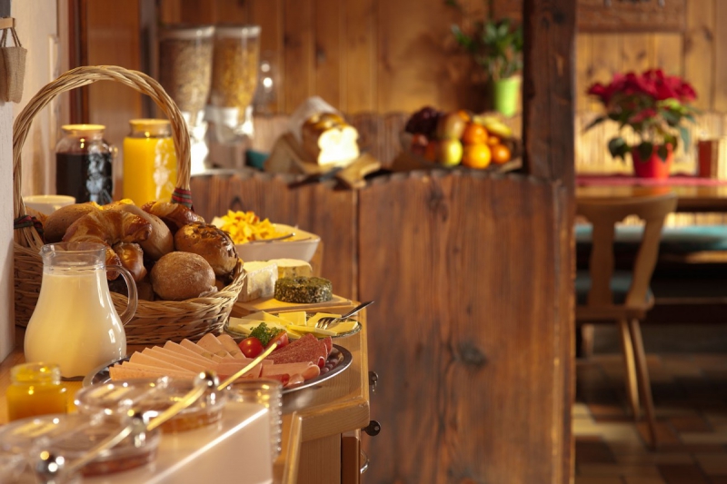 boulangerie-SOSPEL-min_breakfast_buffet_food_restaurant_meal_hotel_plate_fresh-718745